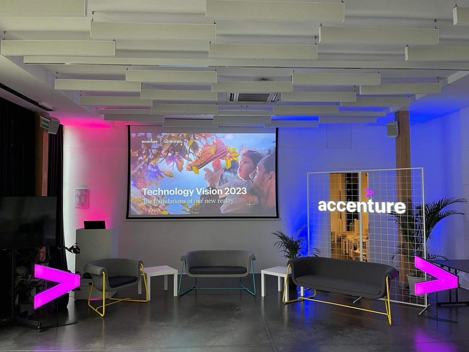 “Accenture”: “Technology Vision” Event - Chestnut. Communicating socially
